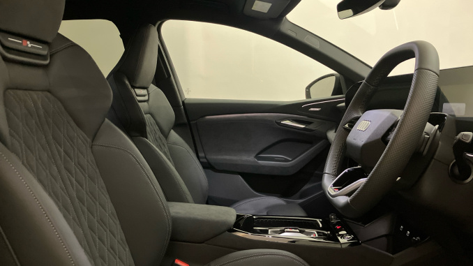 Audi Q6 315kW Quattro 100kWh Black Edition 5dr Auto Electric Estate - Image 15
